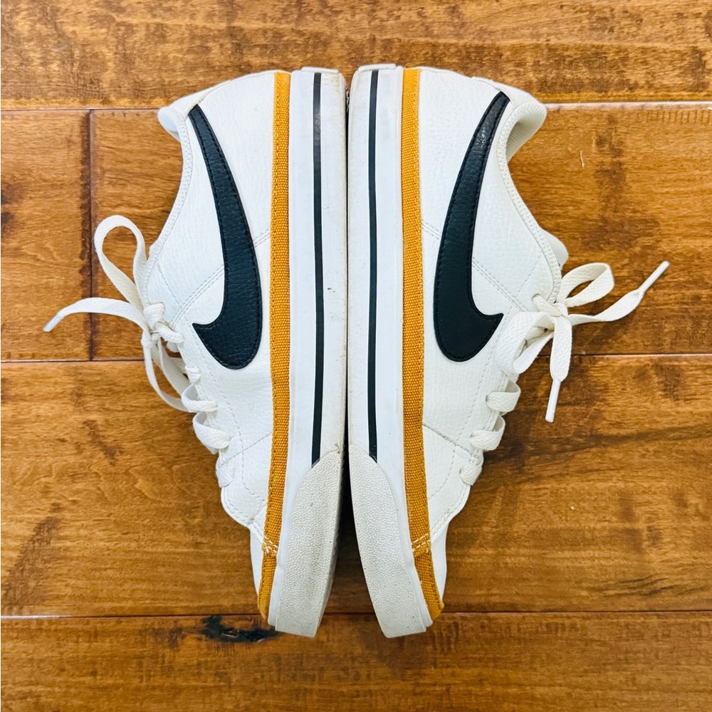 Nike Women's White and Black Sneakers